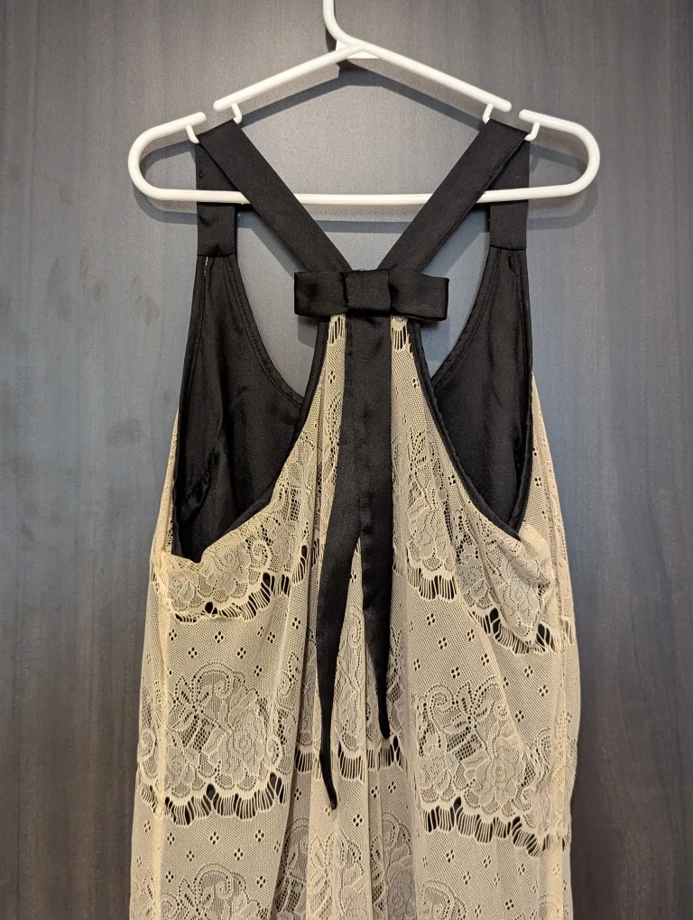 White lace tank top image indicator(2)