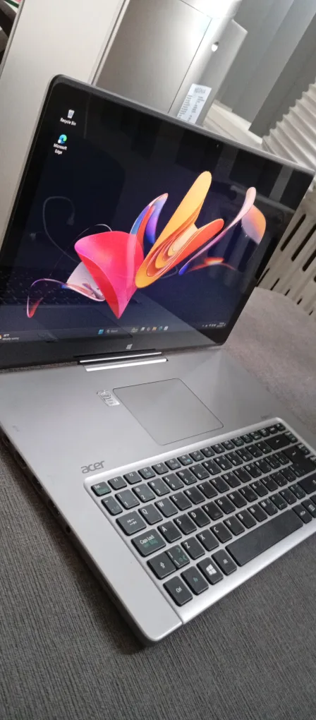 Acer Aspire R7 Laptop - Windows 11, i5, 16GB RAM image indicator(8)