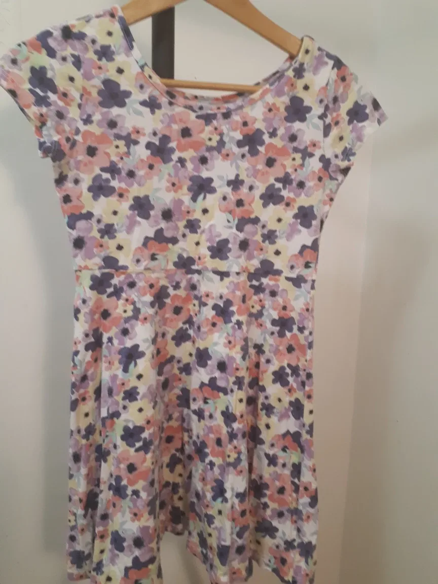 Girl's Dresses and T-shirts Bundle, Size L, 10-12 image indicator(7)