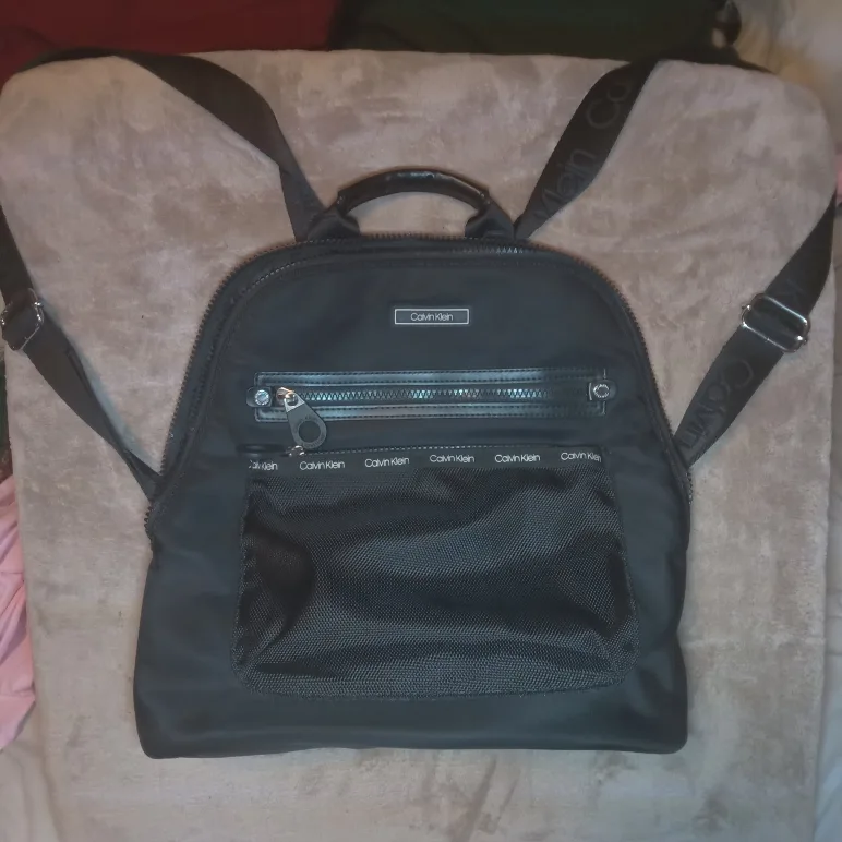 Calvin Klein hand bag/backpack thumbnail