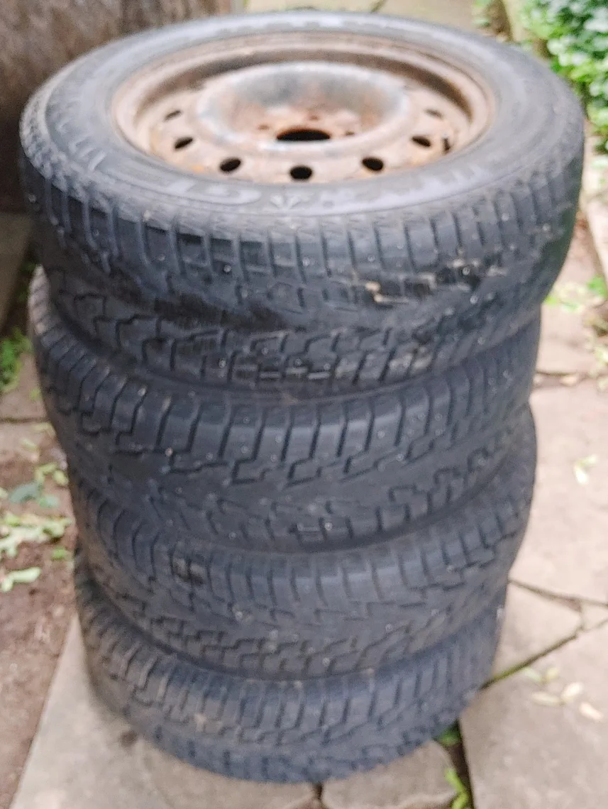 Set of 4 winter tires 205/65R16 thumbnail