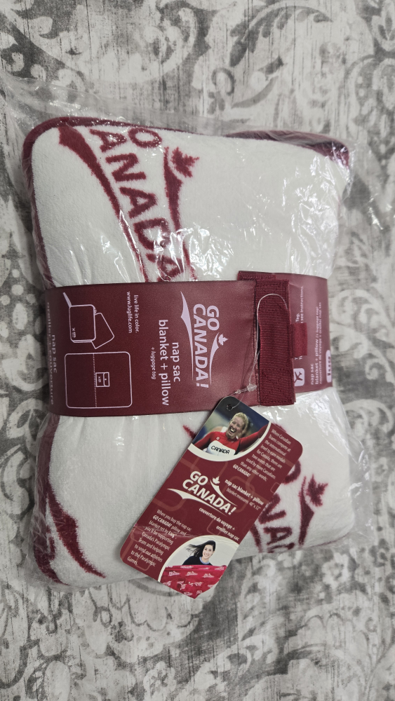 Lug Go Canada Nap Sac Blanket + Pillow - NEW
