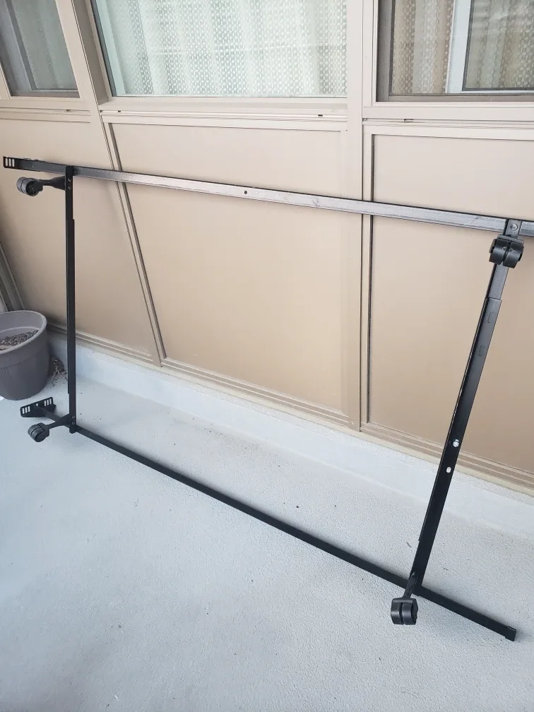 Black Metal Bed Frame image indicator(2)