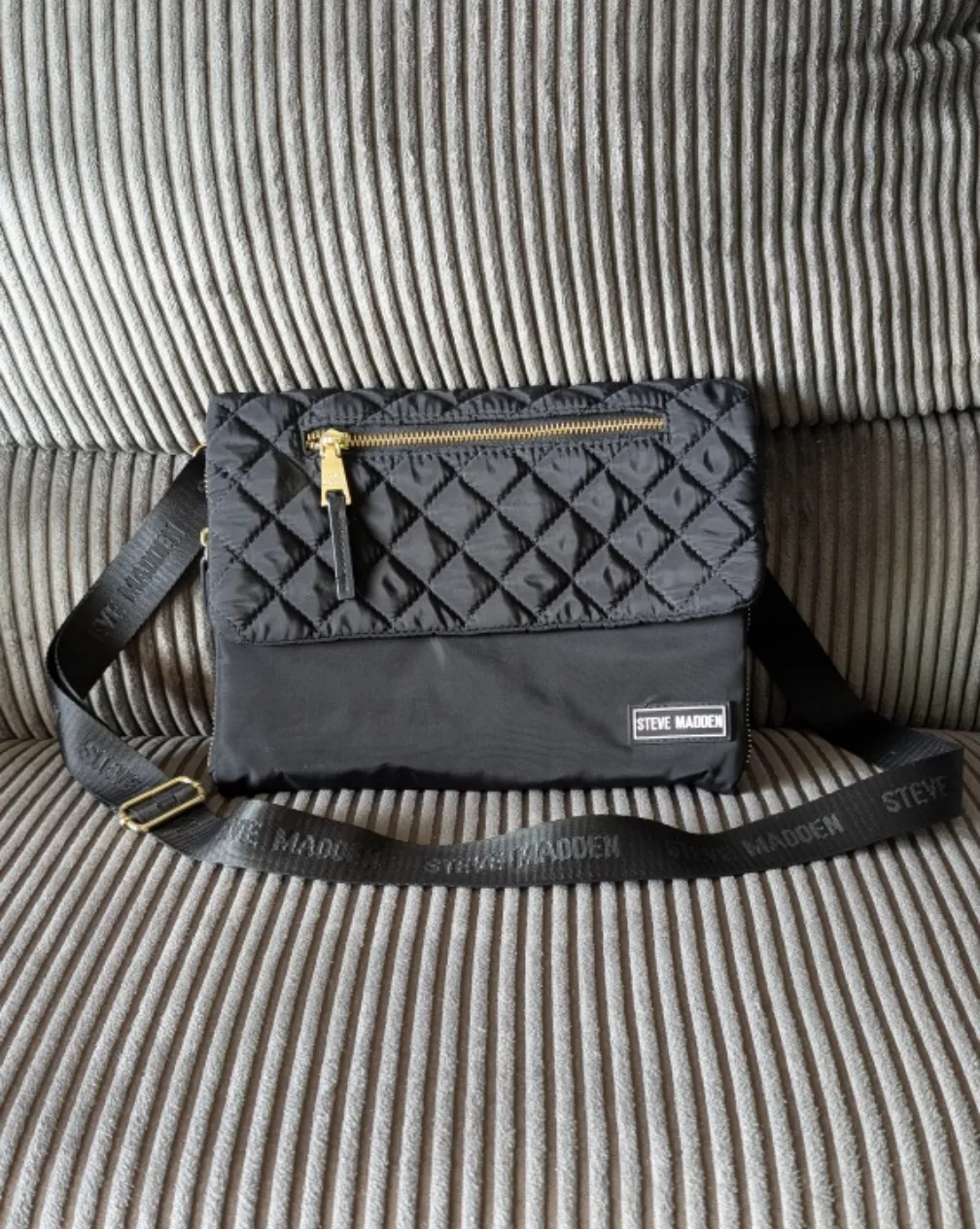 LIKE NEW - Black Steve Madden Crossbody Bag thumbnail