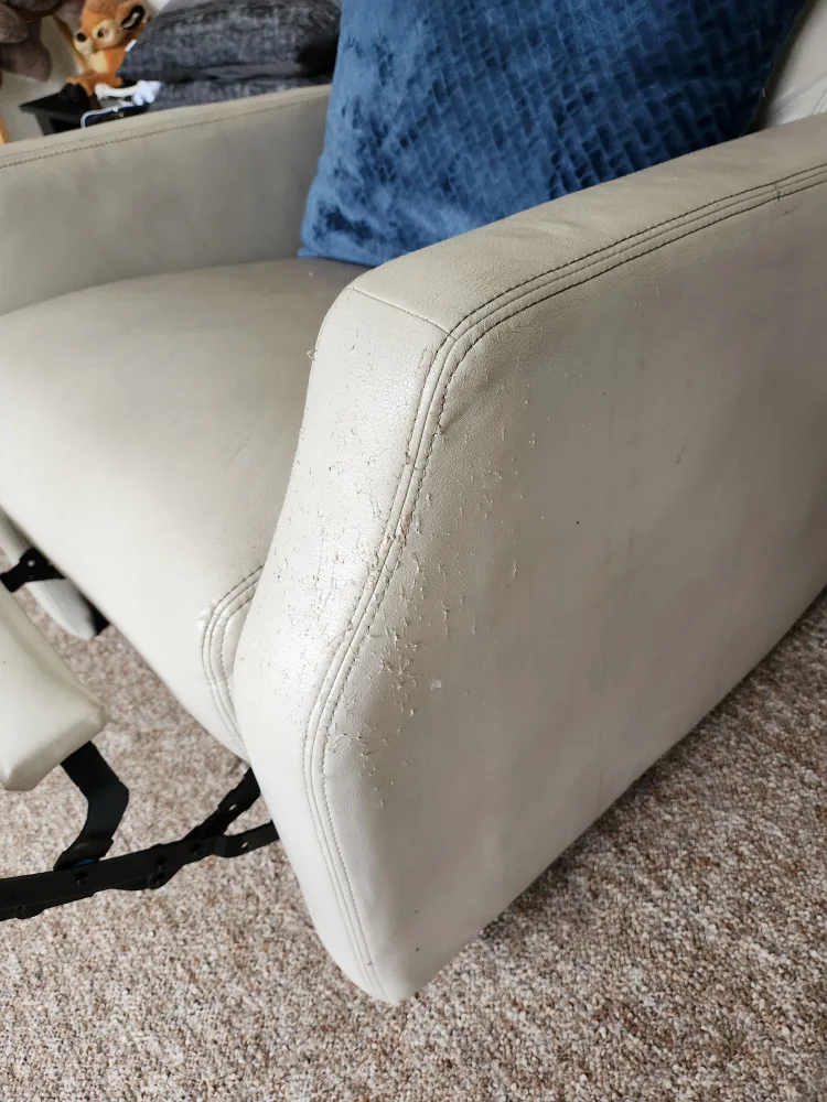 Cream Colored Recliner Chair image indicator(4)