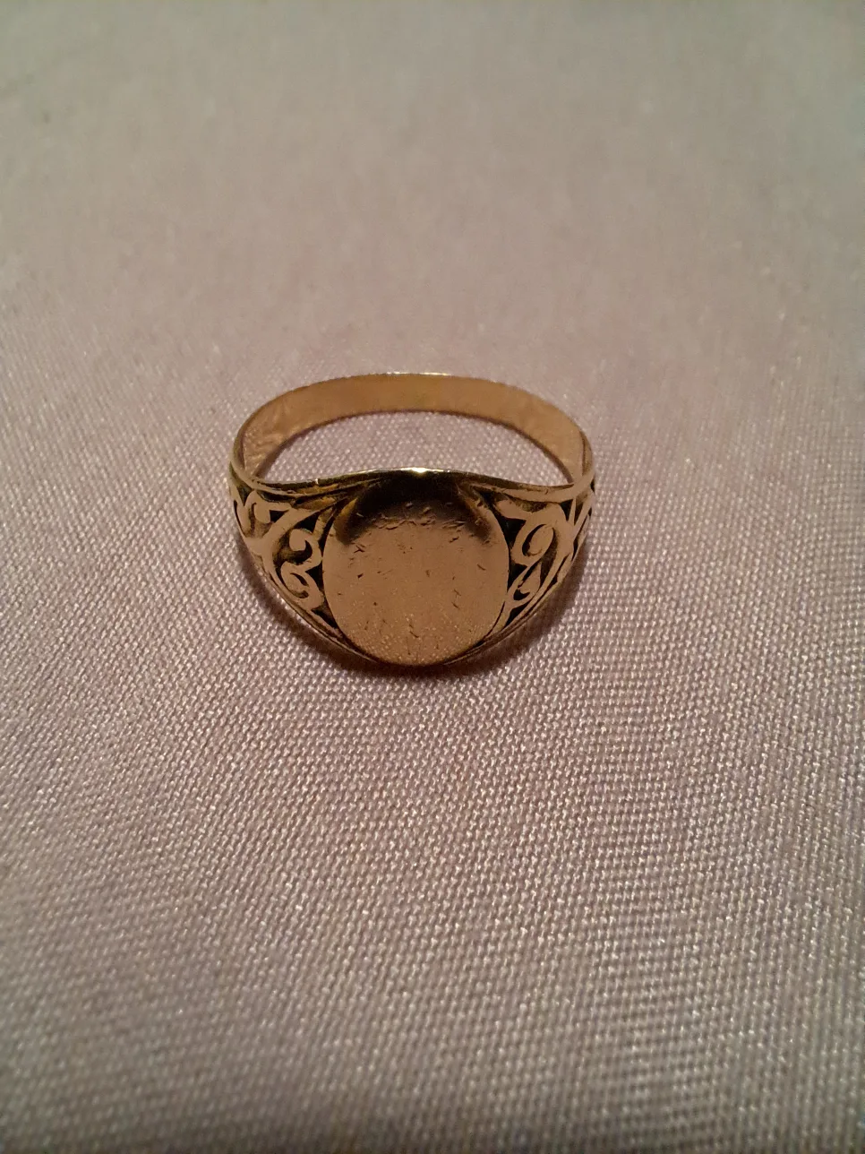 Vintage Gold Signet Ring image indicator(5)