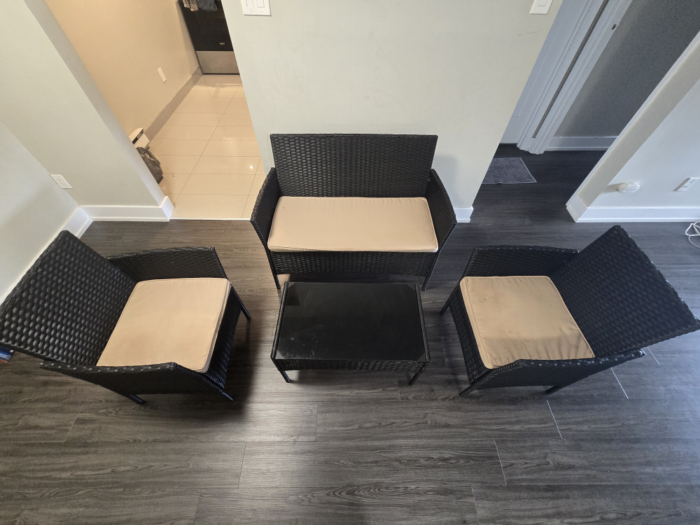 4 pieces patio furniture set - Contact 437 838 3346