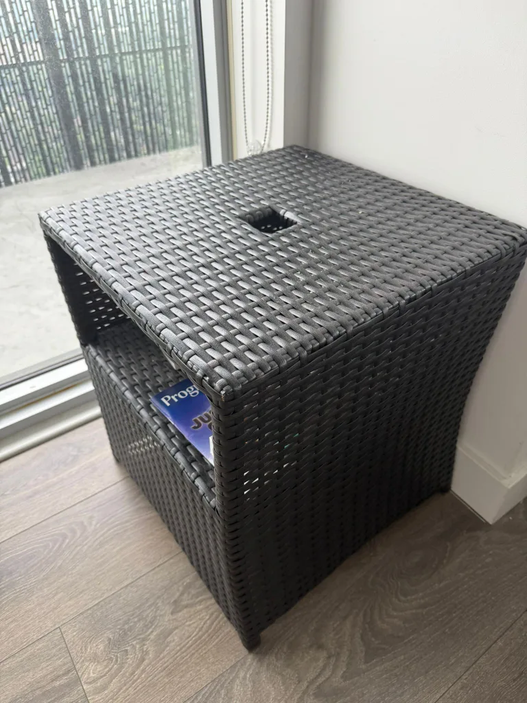 Wicker outdoor Table thumbnail