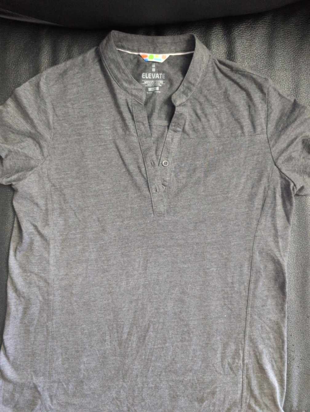 Elevate Henley T-Shirt - Medium 💚🥕