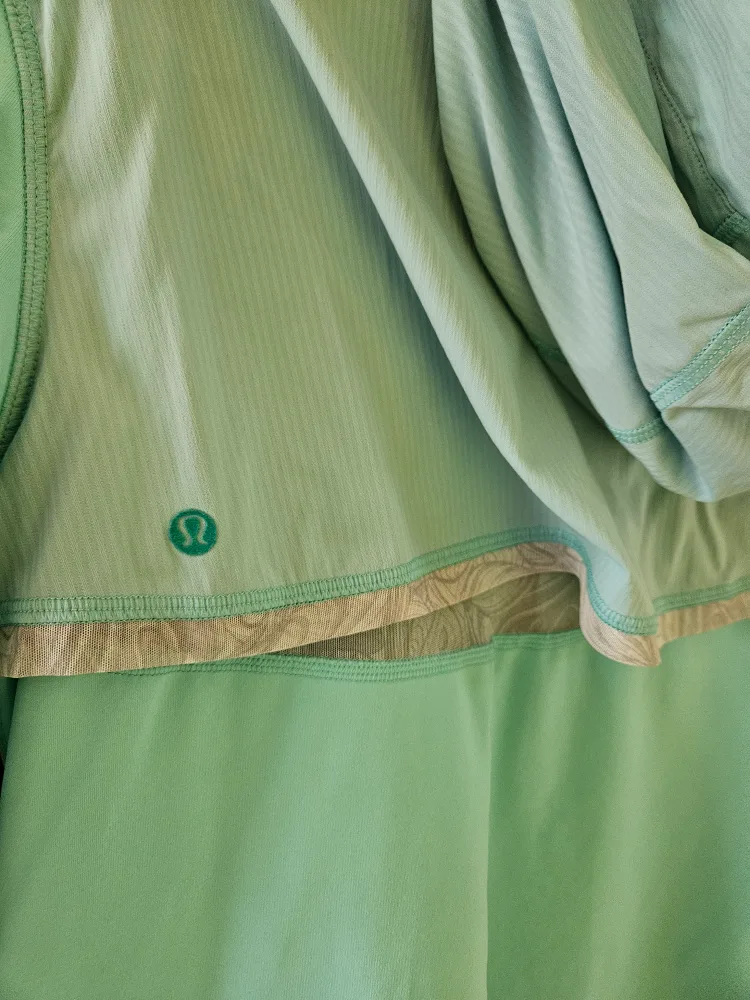 Lululemon Jacket image indicator(4)