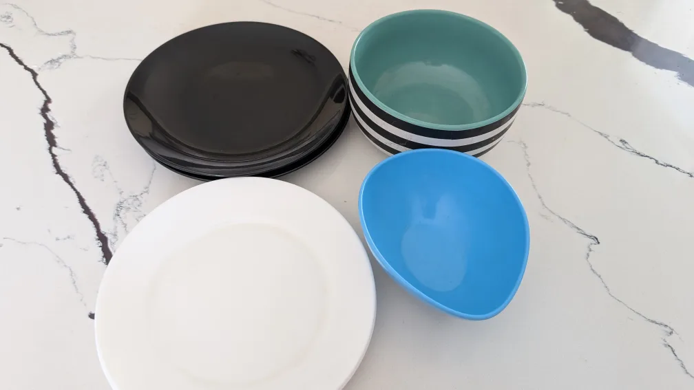 Set of assorted plates and bowls image indicator(10)