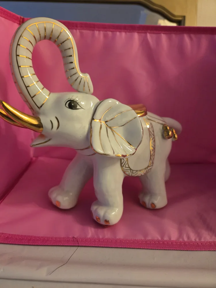 Elephant Figurines (Set of 2) image indicator(2)