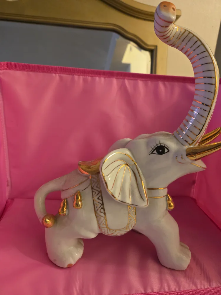 Elephant Figurines (Set of 2) image indicator(3)