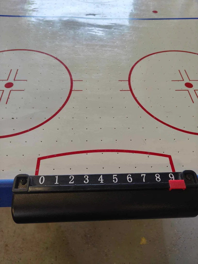 Air Hockey Table with Accessories image indicator(5)