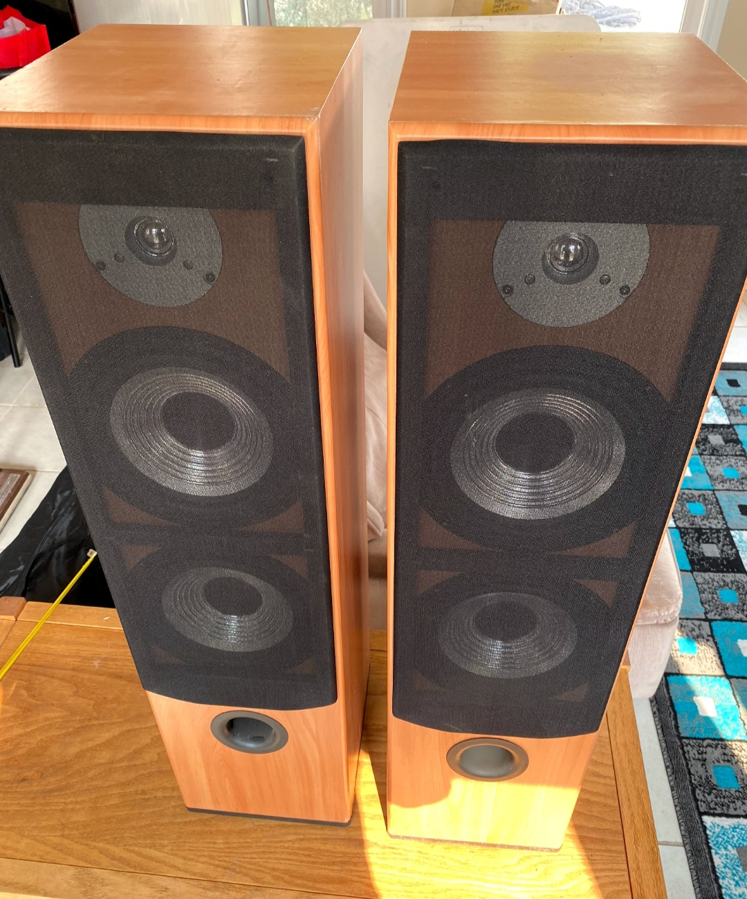 Pair of Tower Speakers - photo 4