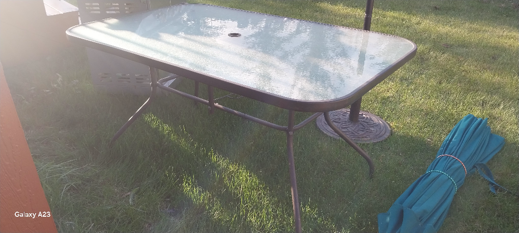 Outdoor patio table