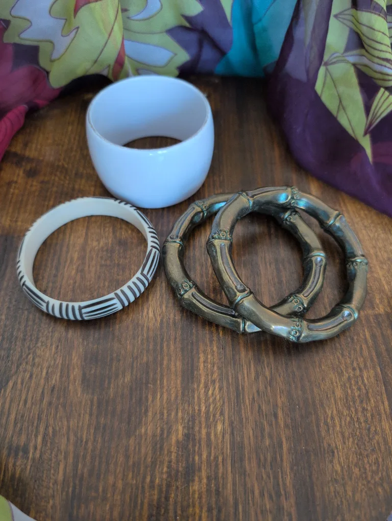 Costume jewellery - MUST go - many items! image indicator(2)