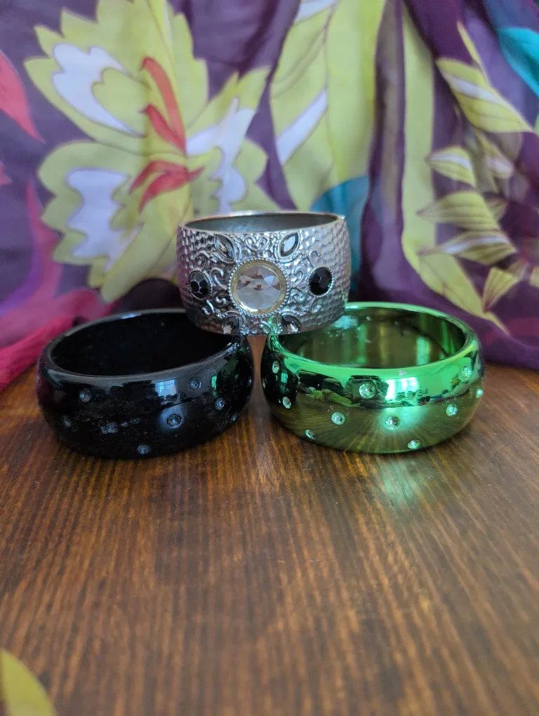 Costume jewellery - MUST go - many items! image indicator(7)