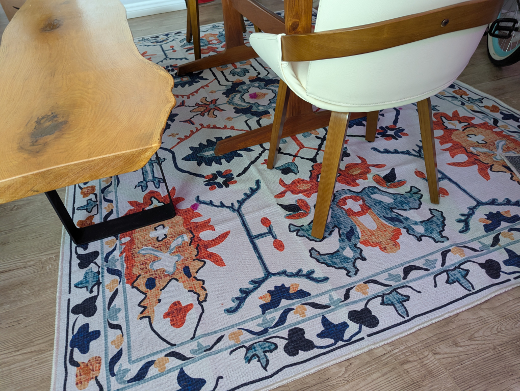 Area Rug with Ornate Pattern - 6 X 9 - photo 2