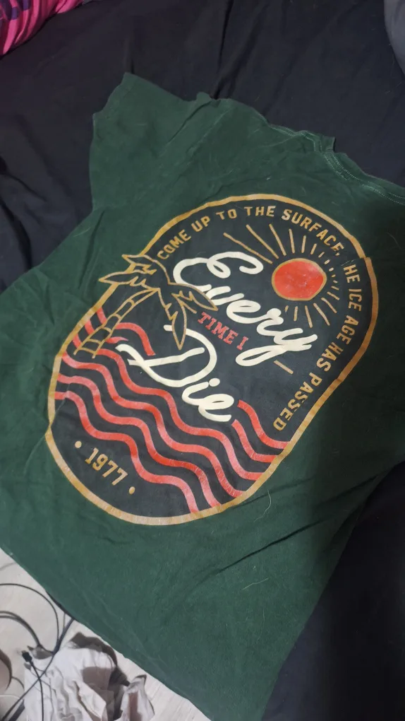 every time i die tee (medium) image indicator(3)