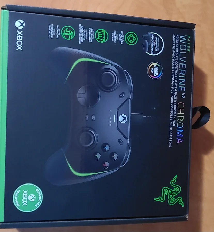 Razer Wolverine V2 Chroma Xbox Controller thumbnail