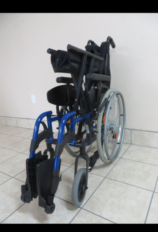 Foldable Wheelchair - photo 2