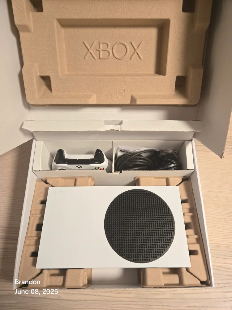 Xbox Series S in box. CLEAN. Cables, controller. console image indicator(2)