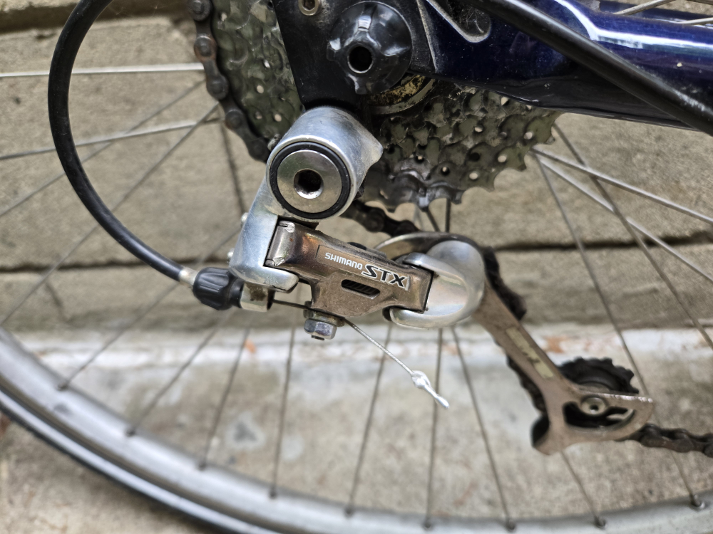Cannondale Road Bike - photo 3