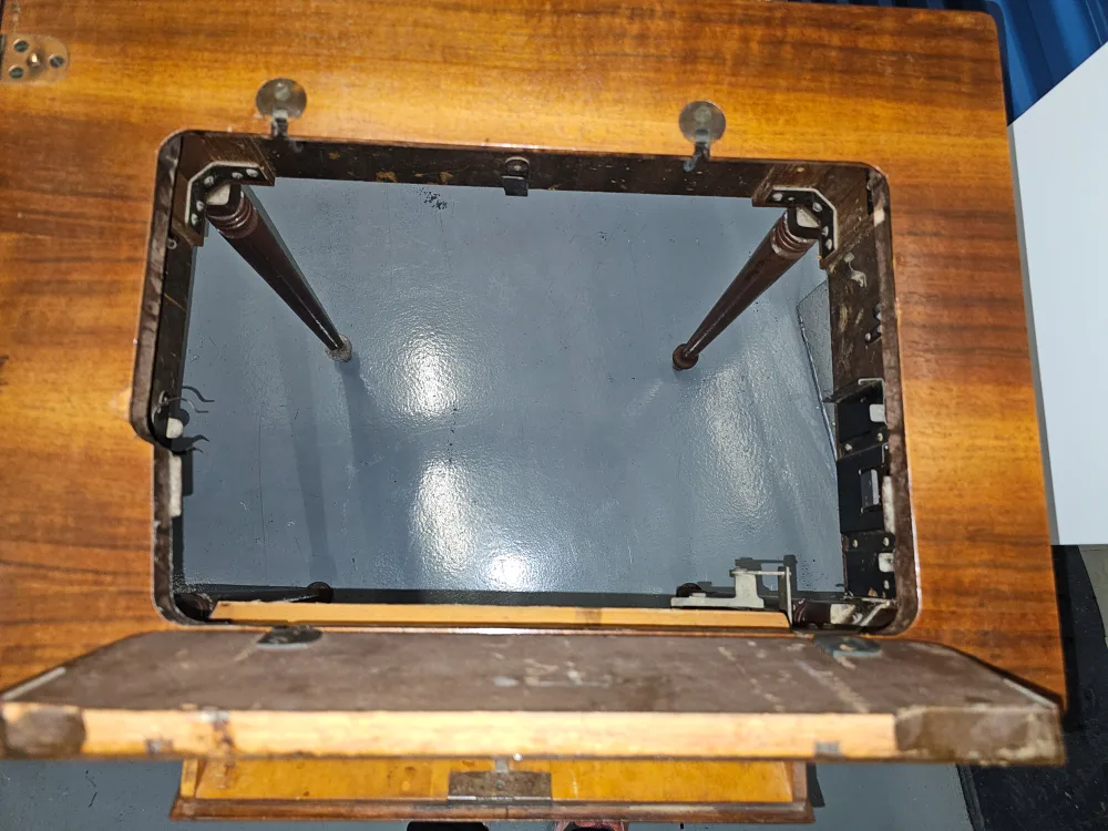 Vintage Sewing Machine Cabinet image indicator(3)