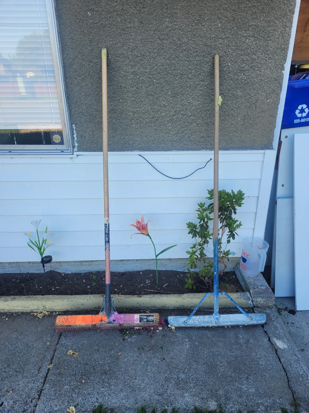 2 construction push Brooms thumbnail