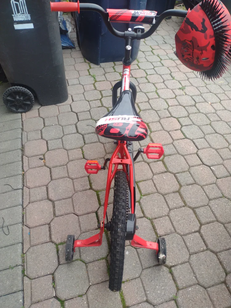 Kids' Bike with Helmet image indicator(4)