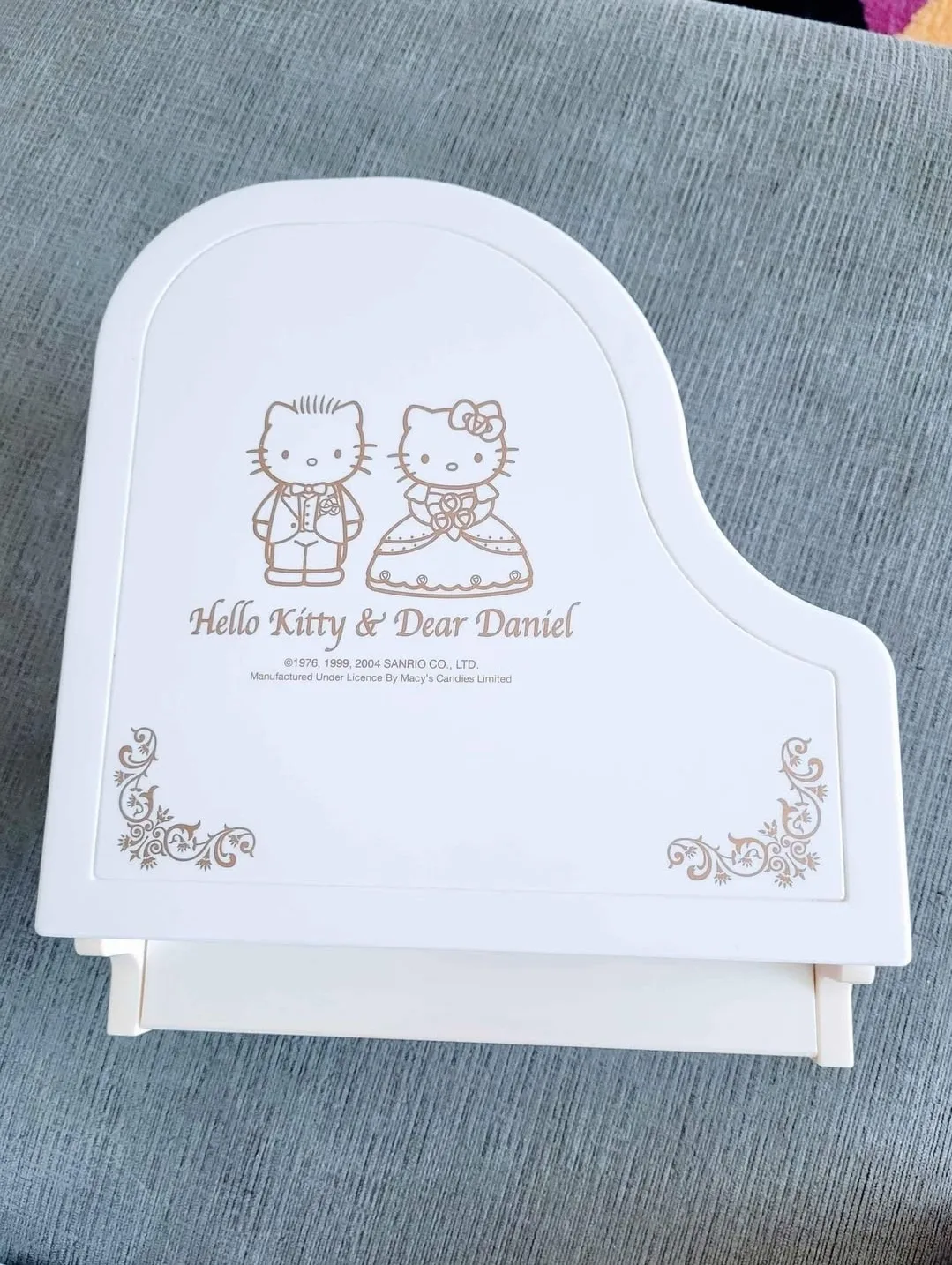 Vintage Hello Kitty & Daniel Grand Piano image indicator(7)