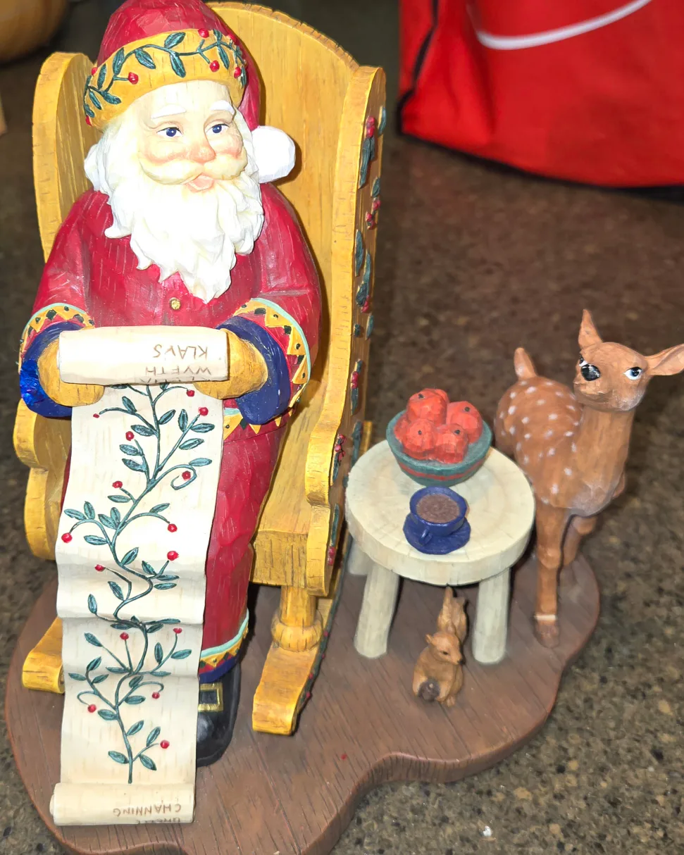 Festive Santa Claus Figure thumbnail