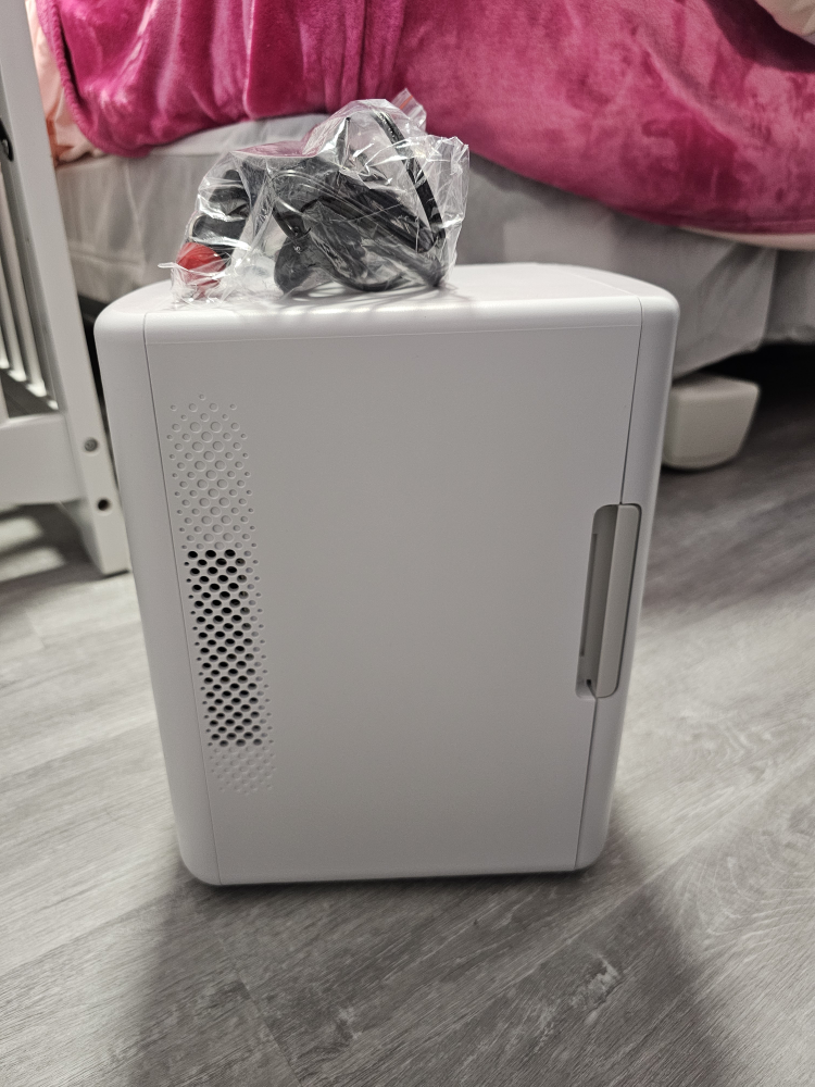 ASTROAI Mini Fridge - photo 3