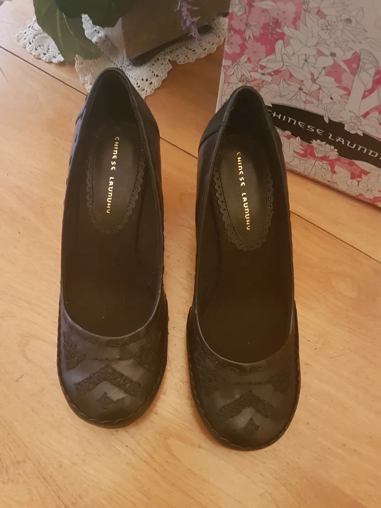 Chinese Laundry Black Wedges size 6 image indicator(2)