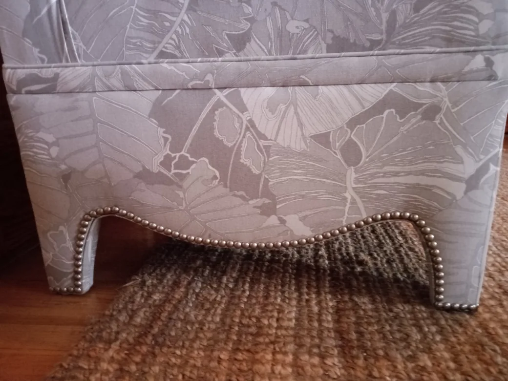 Armless Accent Chair image indicator(5)