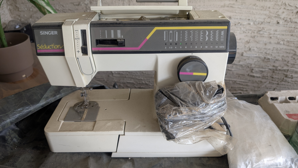 Singer Seduction Sewing Machine