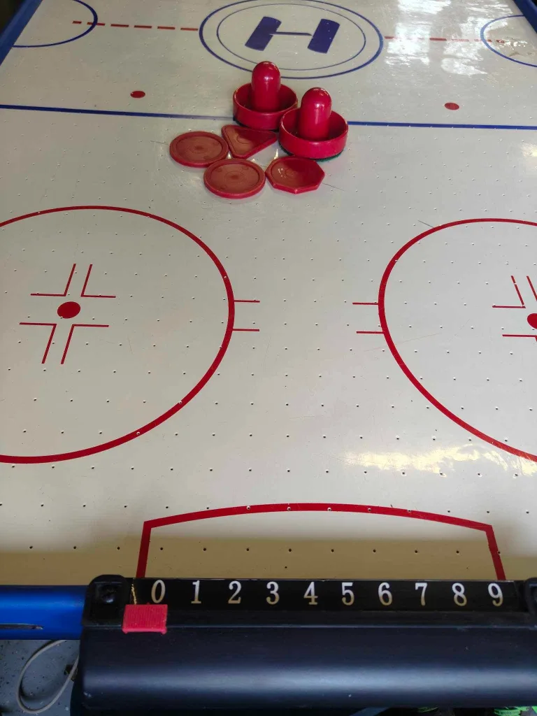 Air Hockey Table with Accessories image indicator(2)