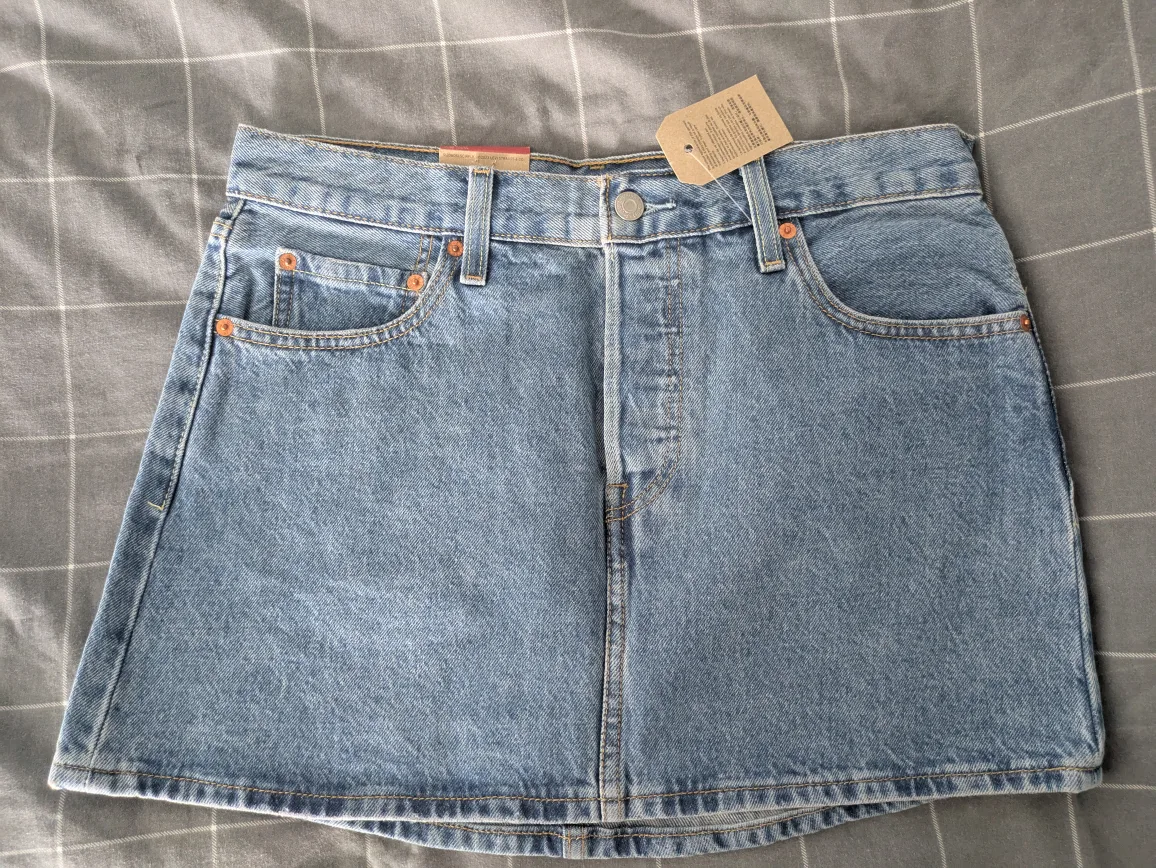 Levi's Icon Denim Skirt - New with tags image indicator(2)