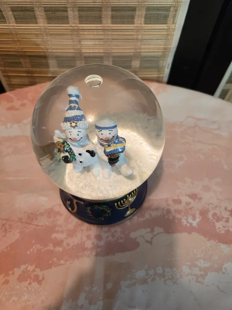 Musical Snow Globe image indicator(2)