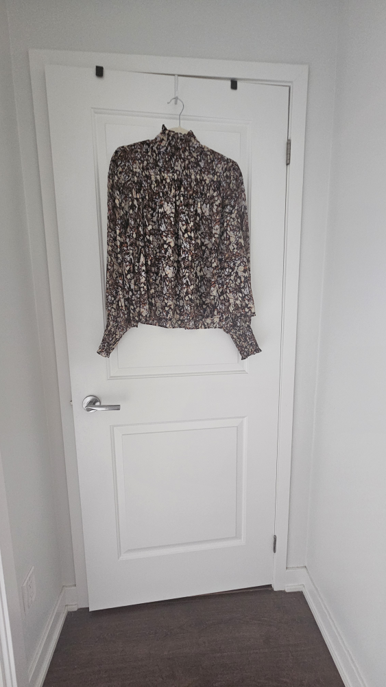 House of Harlow 1960 Floral Blouse with smocked neck - photo 4