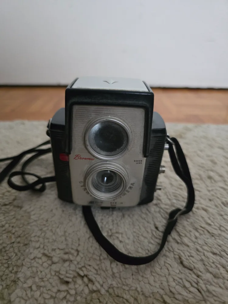 Vintage Brownie Starflex Camera thumbnail