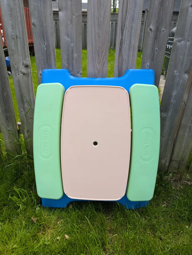 Little Tikes Folding Picnic Table image indicator(3)