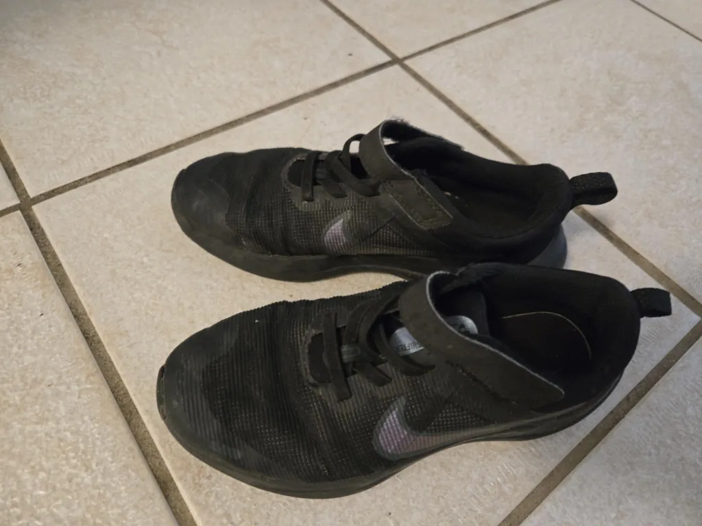 Nike Downshifter 11 Kids' Black Sneakers  #freecycle thumbnail