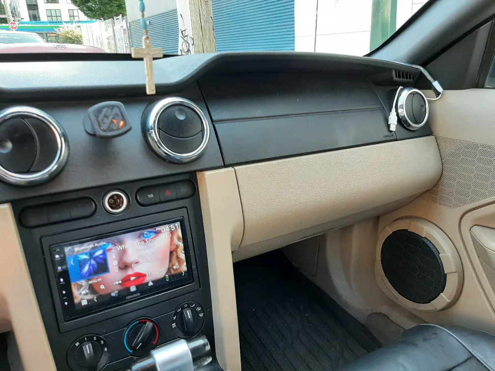 Red Ford Mustang Convertible image indicator(4)