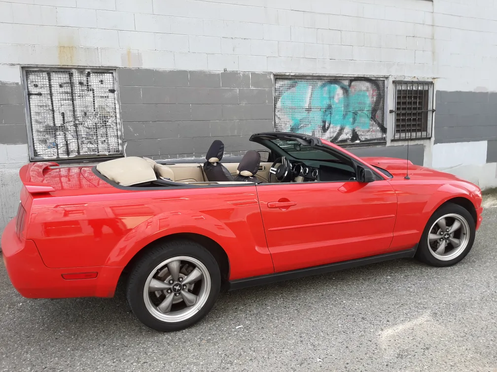 Red Ford Mustang Convertible image indicator(7)