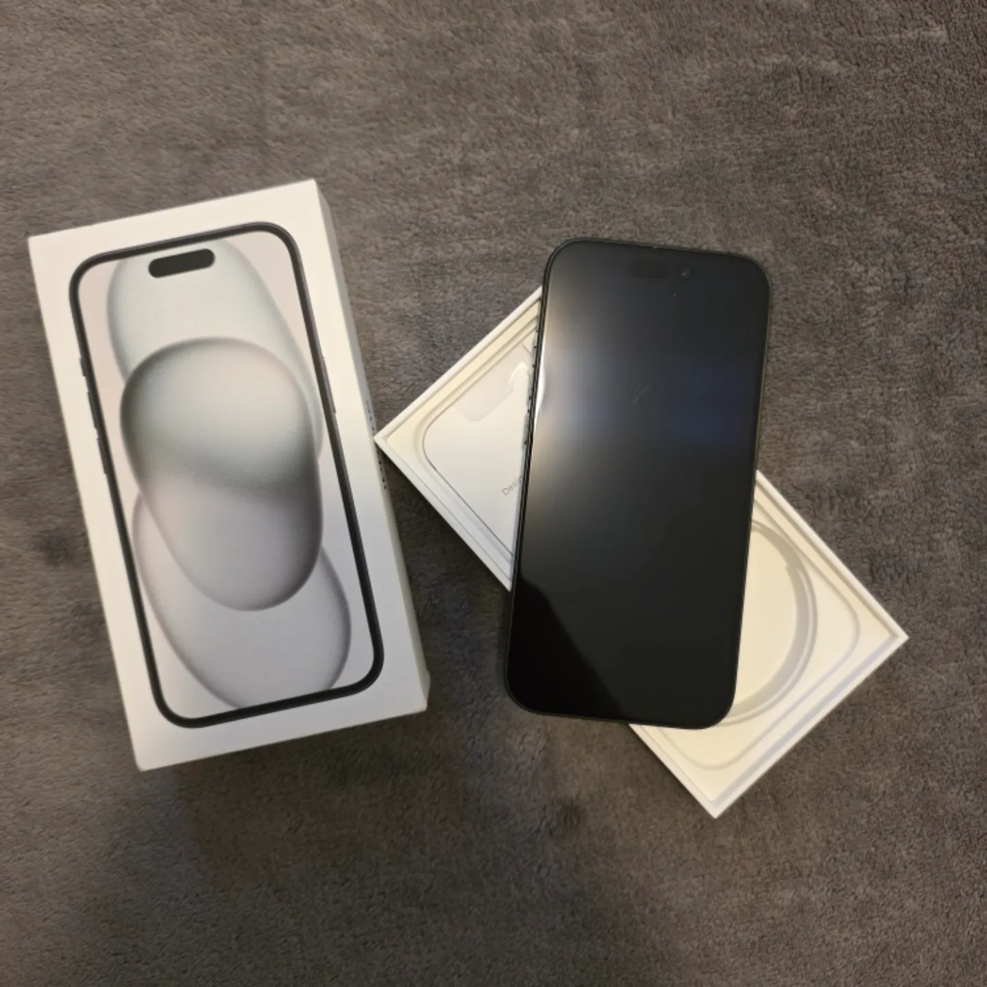 IPhone 15 256GB image indicator(3)