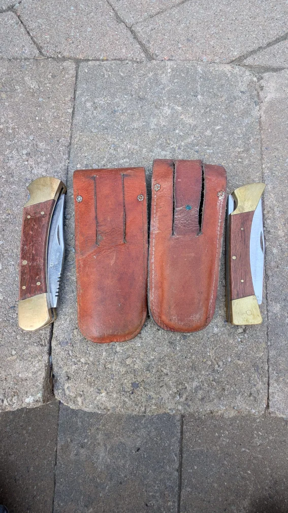 Vintage pocket knives with leather sheaths image indicator(4)
