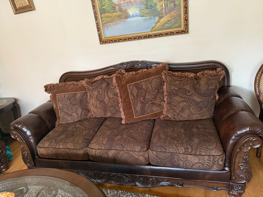 Elegant Couch Set from Ashley - photo 2