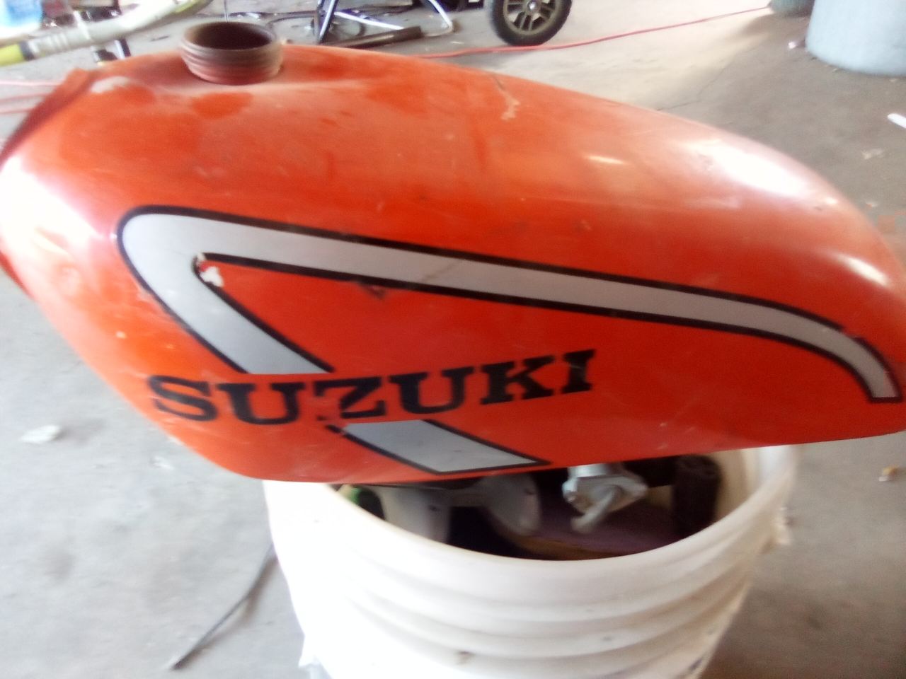 Suzuki motorcycle fuel tank - photo 2